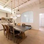 Apartments Florence- Chandelier Apartment