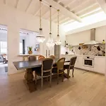 Apartments Florence- Chandelier Apartment